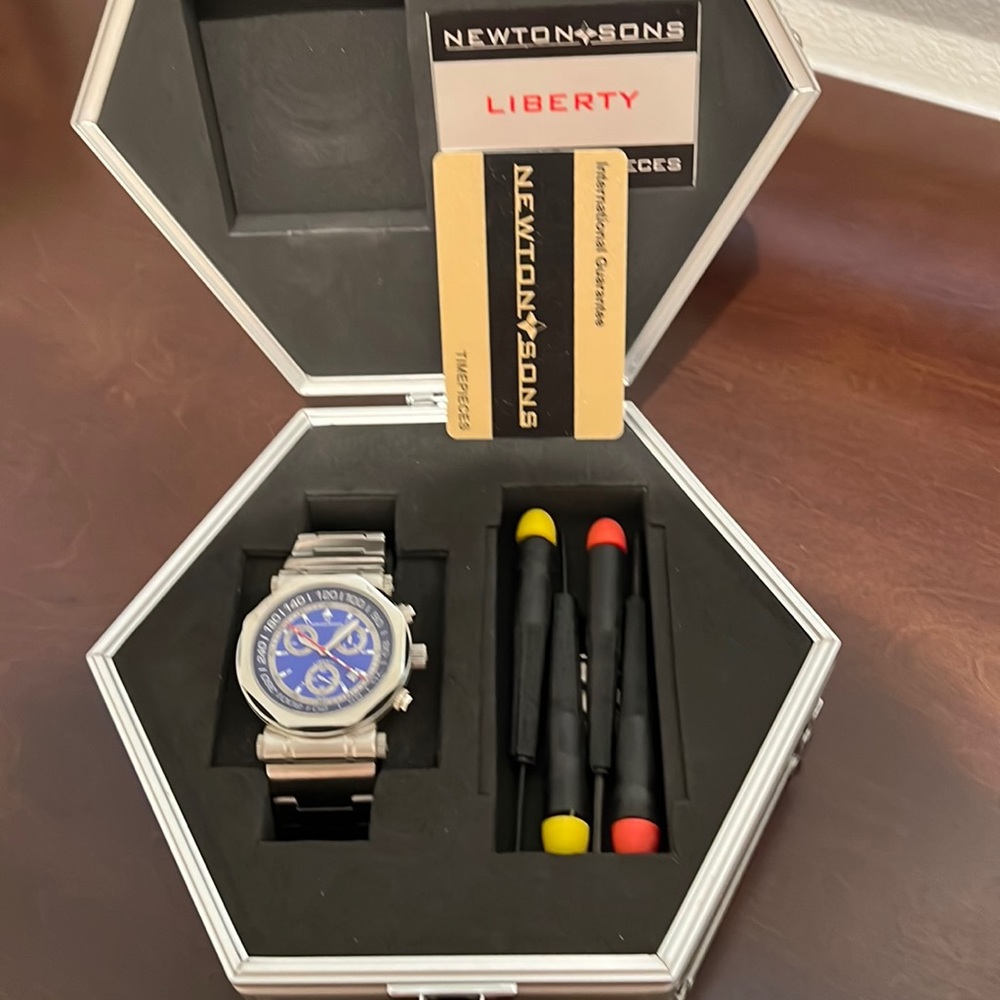 Newton sons watch